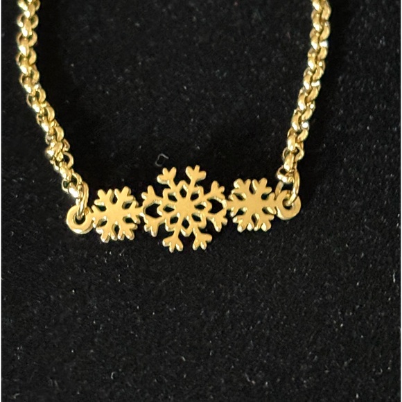 Snowflake Bracelet -NWT - Picture 2 of 6